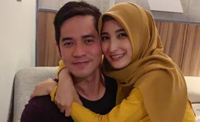 Ricky Perdana dan istri. (Instagram)
